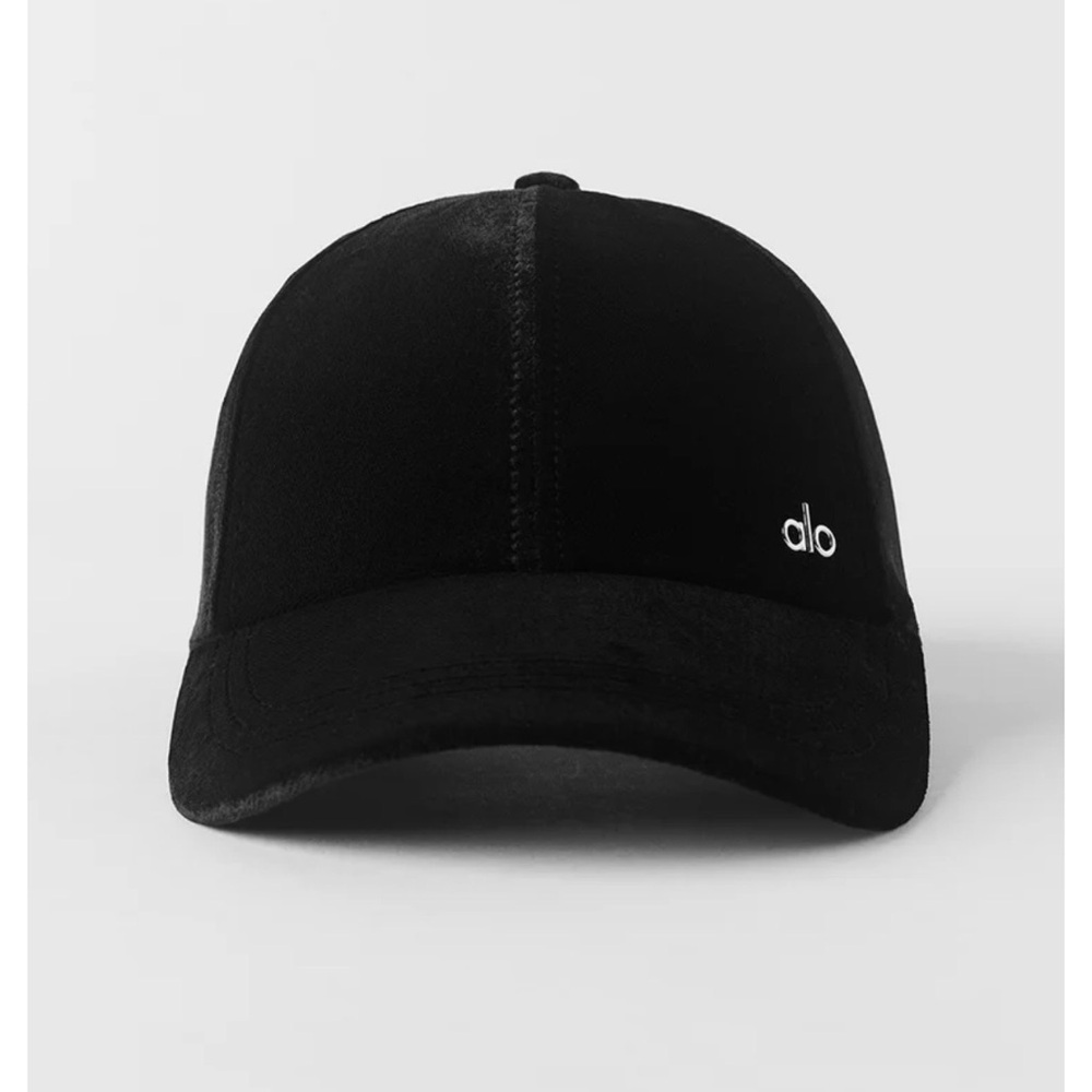 ALO Yoga Black Cap for Men & Women (Velvet)